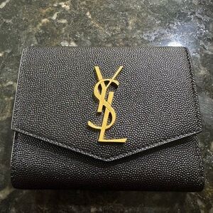 YSL Women’s Uptown Grain De Poudre Royal Wallet in Nero (Black)